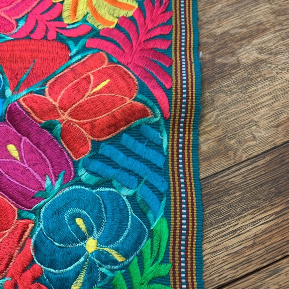 Table runner - Picture 5 of 6